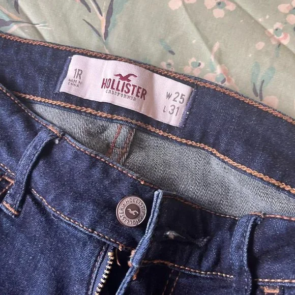 Low rise Hollister distressed jeans - Picture 3 of 5